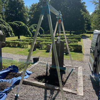 Säkring av gravsten med lyftställning