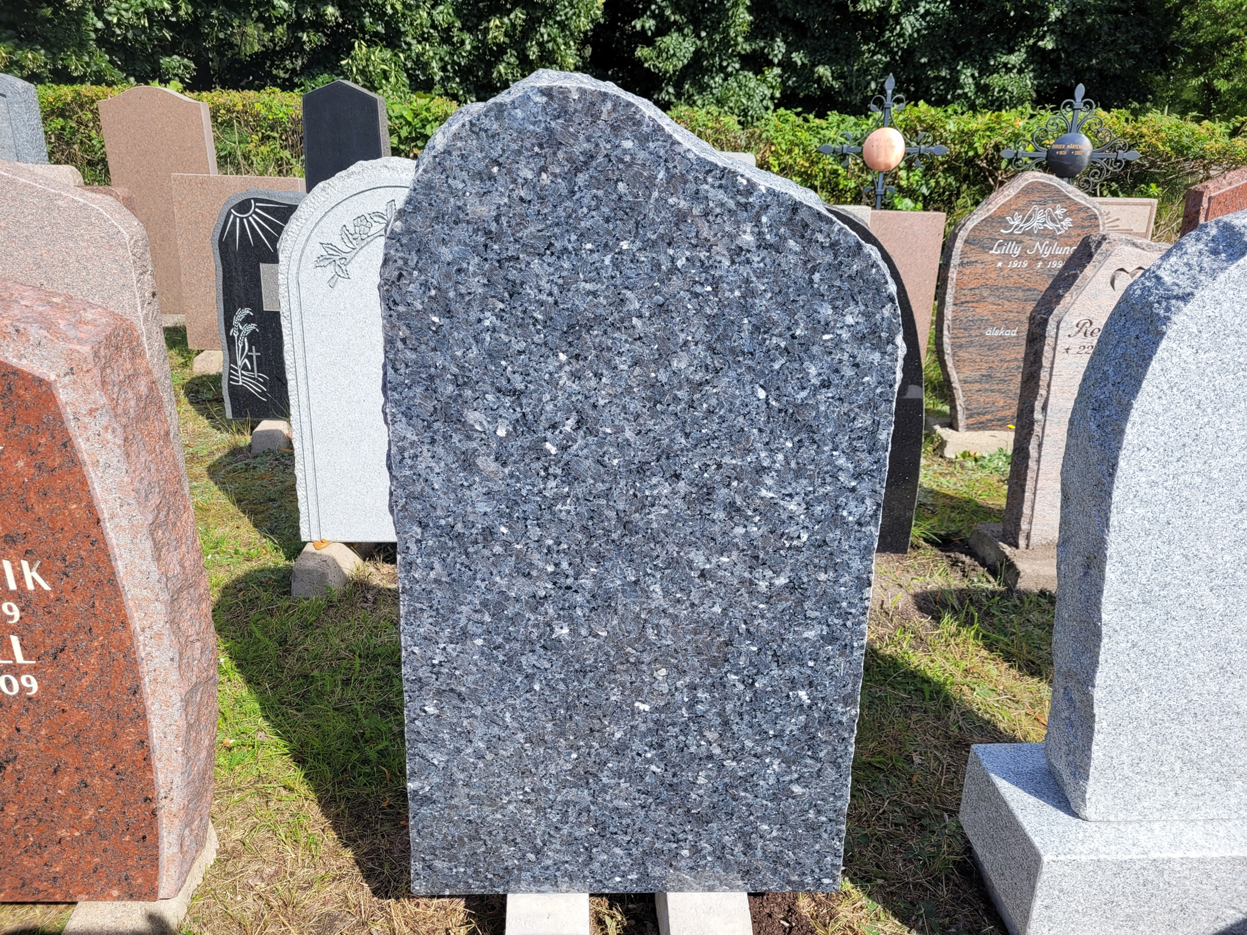 Gravsten E46 i norsk blå labrador