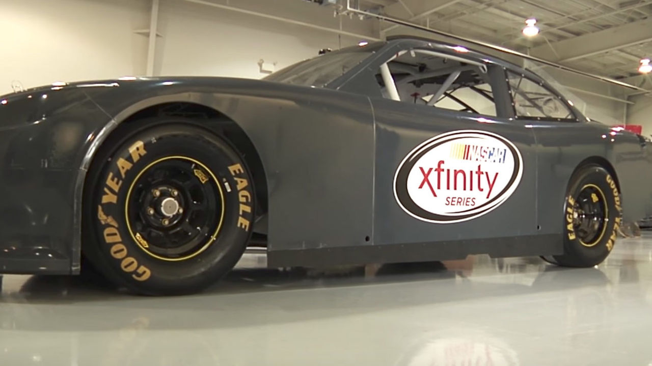 compo-w - NASCAR team to have flange-fit composite body 02.jpg