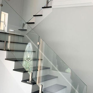 glass staircase manufacturers