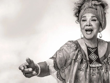 The voice born on the riverbank returns to the water