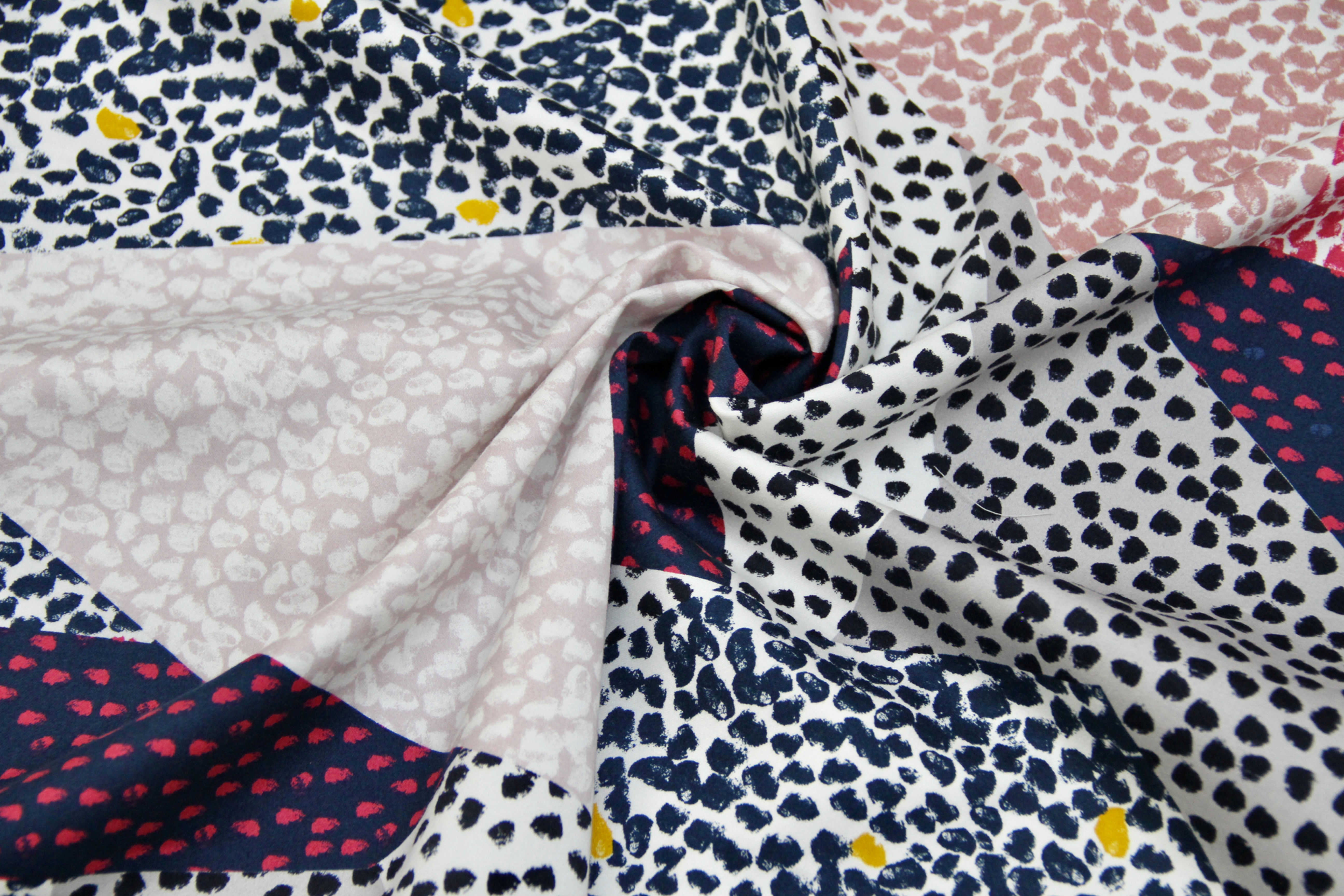 2.2m END OF ROLL Deadstock - Stretch Cotton Patchwork Dots