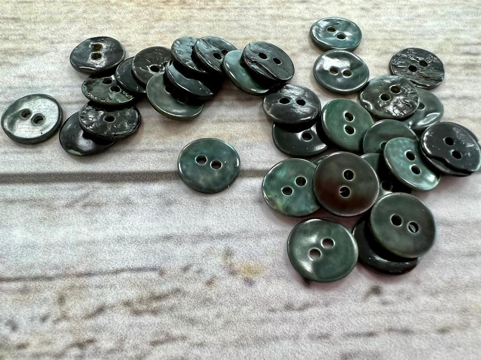 Deadstock - Button 2 Hole 11mm Shell Dark Green