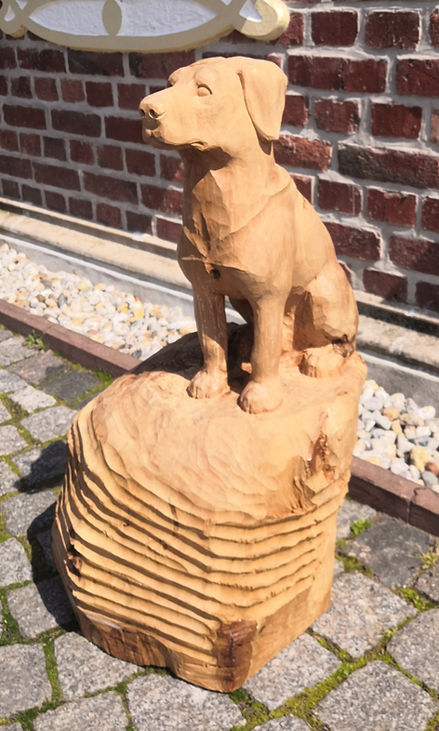 Porträt vom Familienhund in Holz, Hundeskulptur, dog sculpture