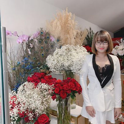 thanh-thuy-florist-ceo-flowersight-logo.jpg