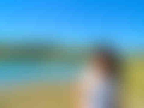 Italian girl on the lake