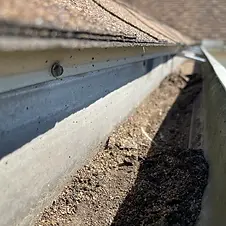Réparation - Granules dans les gouttières - Réparation toiture