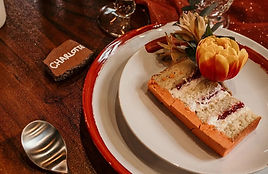 part de gateau vanille-fraise-chantilly-crème meringuée.jpg