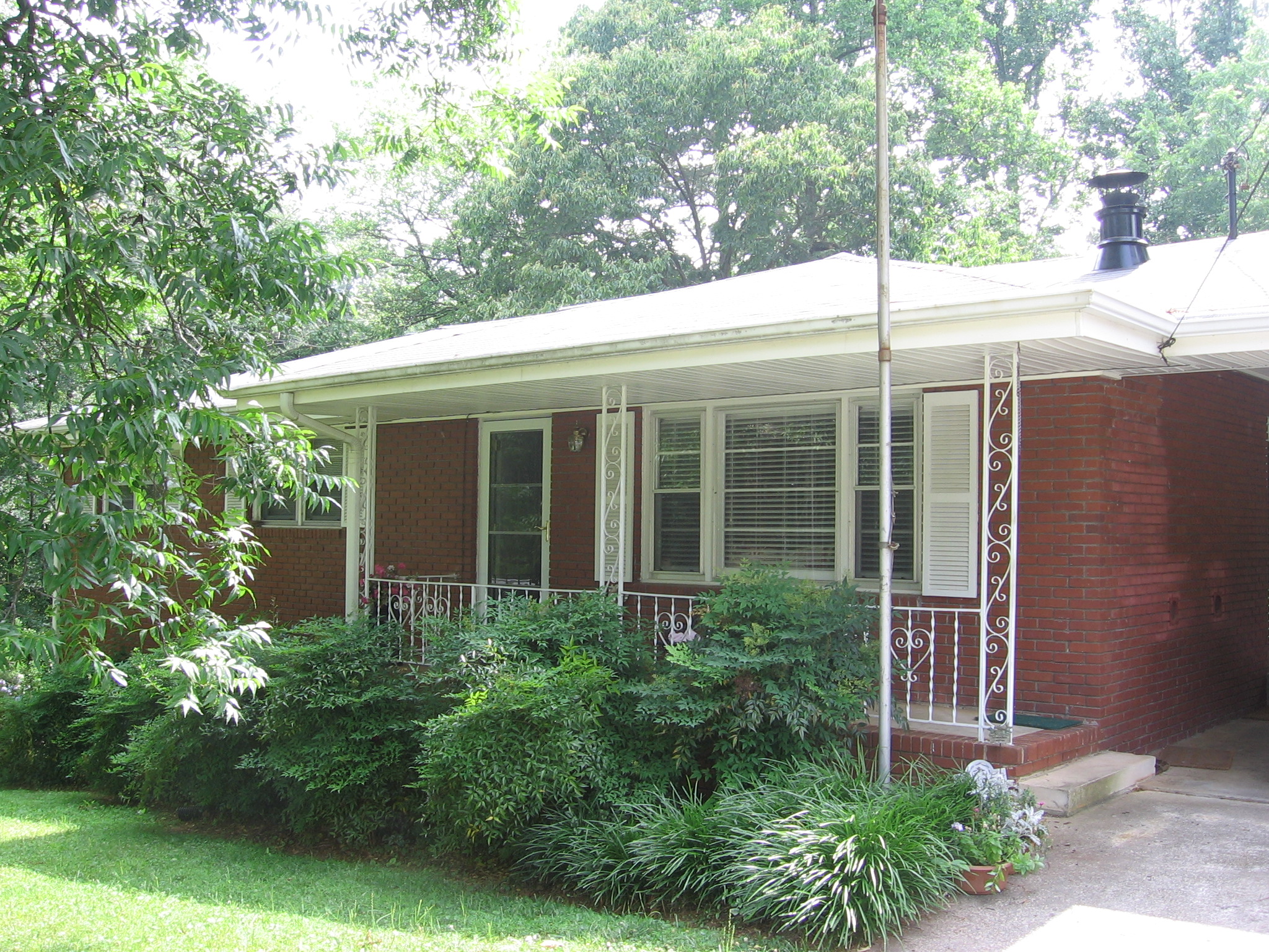 Fall Home Maintenance for Roswell, GA: 4 Exterior Jobs to Do Before Winter
