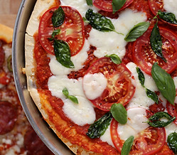 Wij_Koken_Voor_U_Thuiskok_Catering_Thuiscatering_Op_Maat_Thema_Groepen_Kok_aan_Huis_Pizza