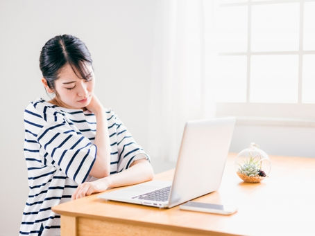 身体が浮腫んでしまうのはなぜ？ その原因と対策