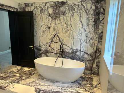 Bianco Lilac bookmatched bathroom 