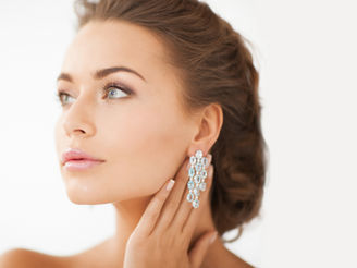 Lab-Grown Diamonds: Shining a Light on the Sparkling Alternatives