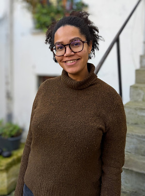 chloe hilgros site web_edited_edited.jpg