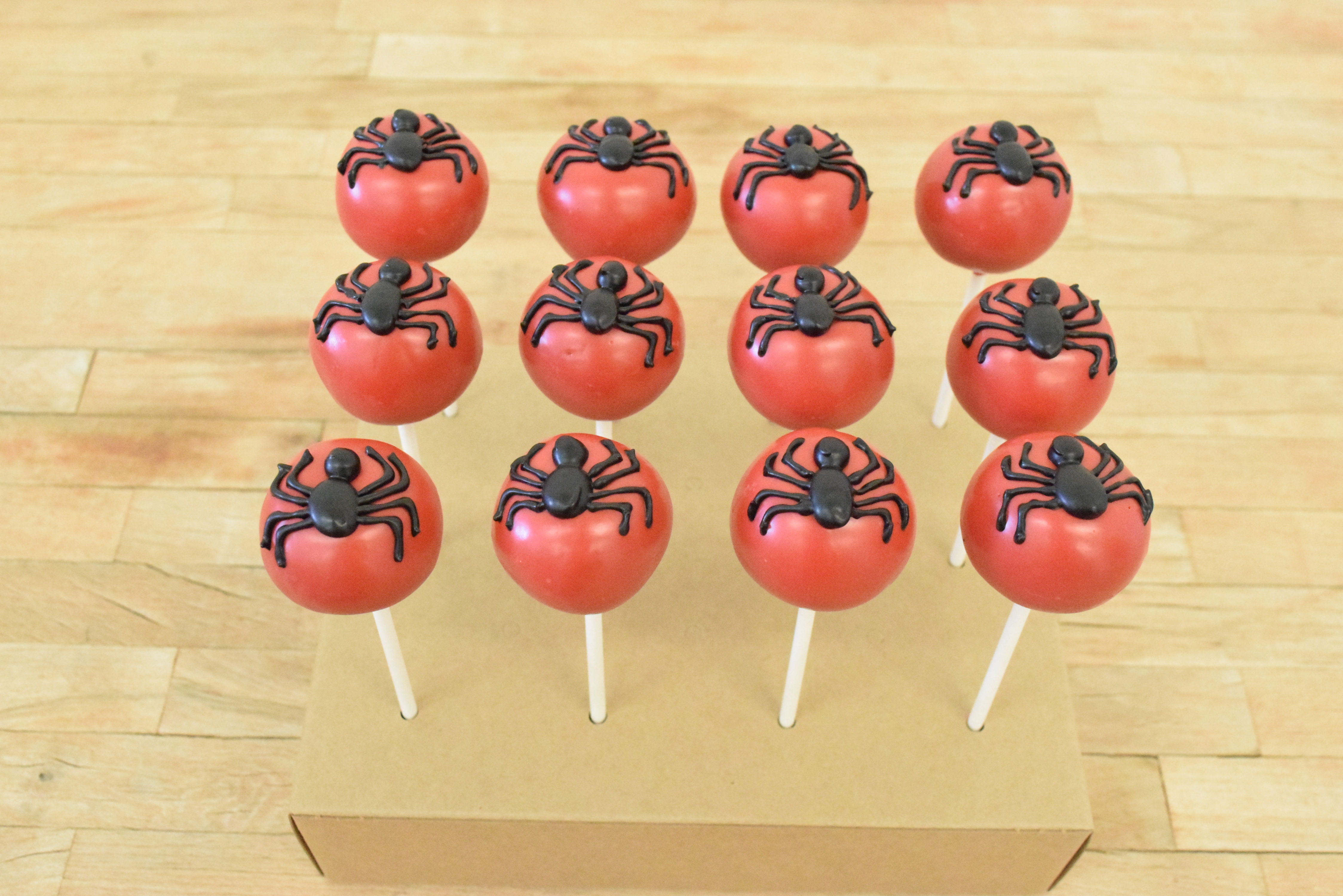 6 Spider Cake Pops