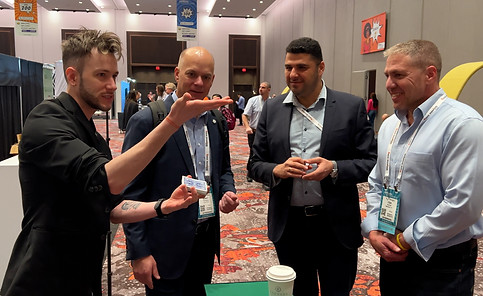 Trade Show Magician amazes guests in downtown San Jose