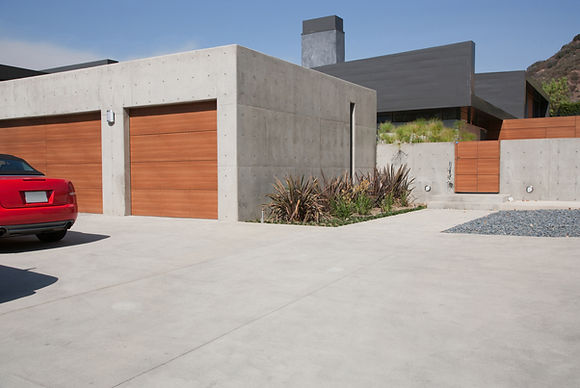 Buitenkant van moderne garage