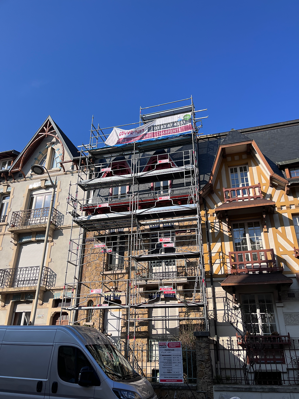 échafaudage sur rue