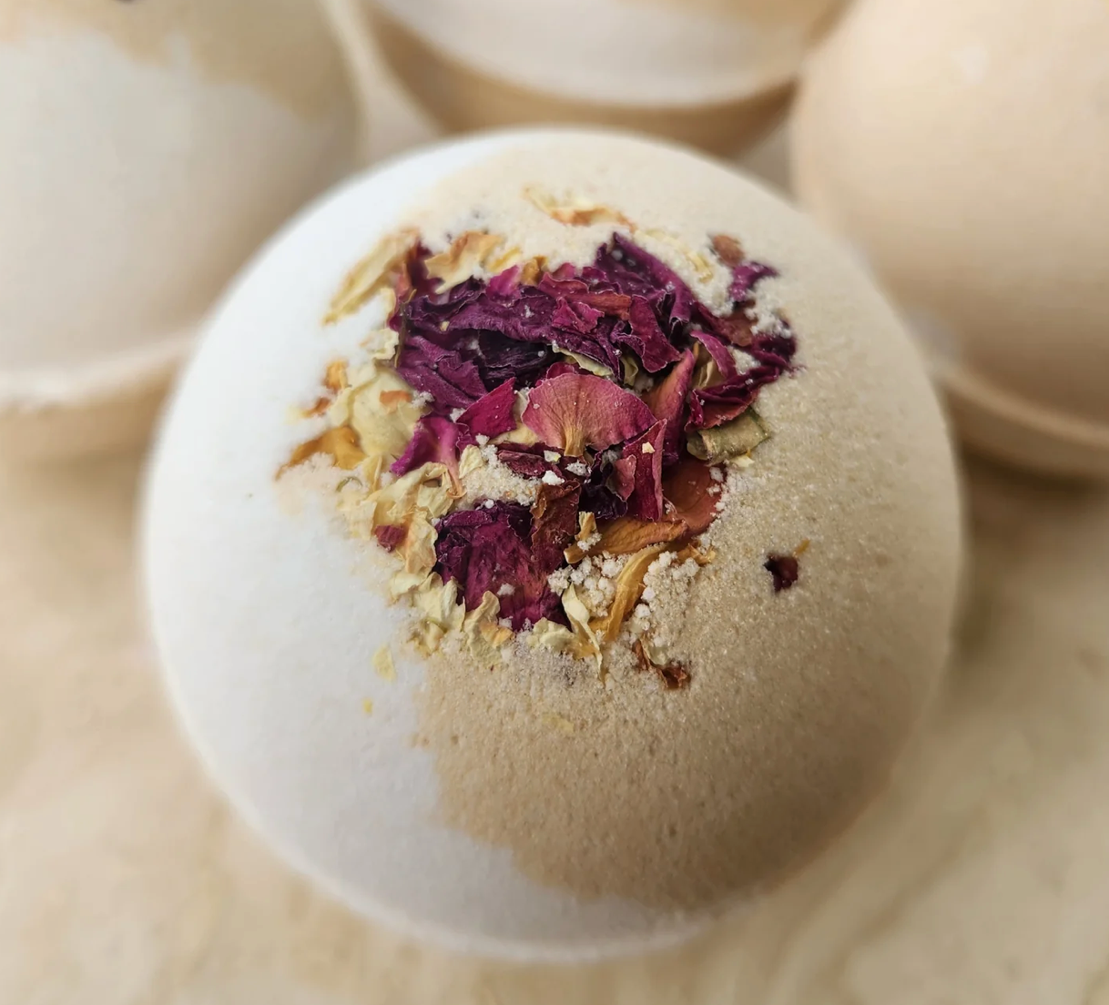 Foaming Bath Bomb -Satin Coconut