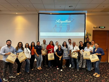 PlaneandoTuViajebyFraveo en capacitación con Azabache