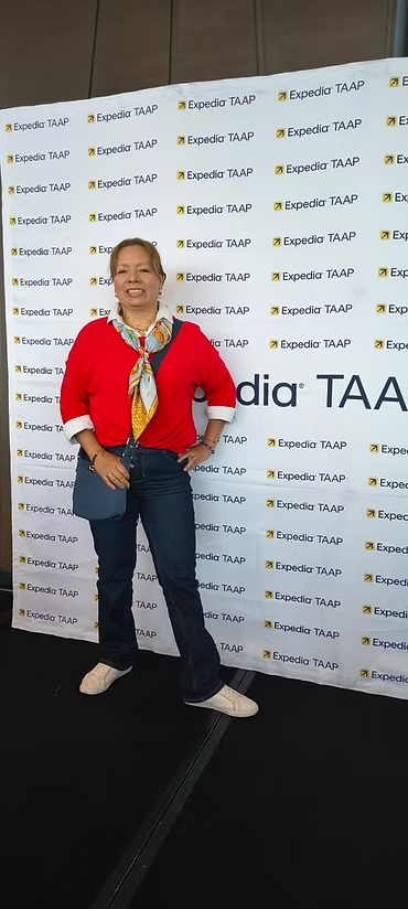 LandaTravelsByFraveo participó en desayuno con Expedia TAAP