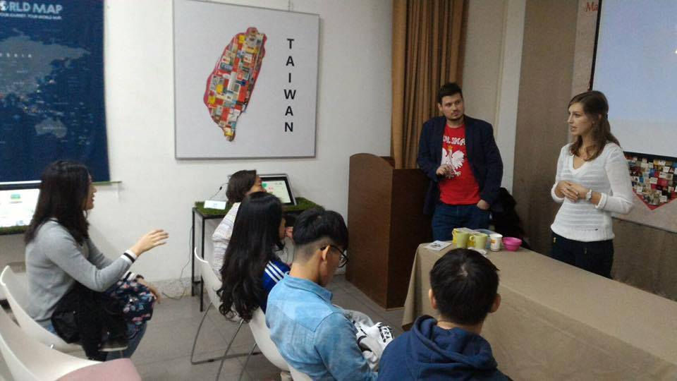 在私營團體討論波蘭文化