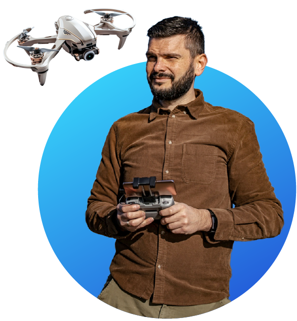 Hombre manejando un dron