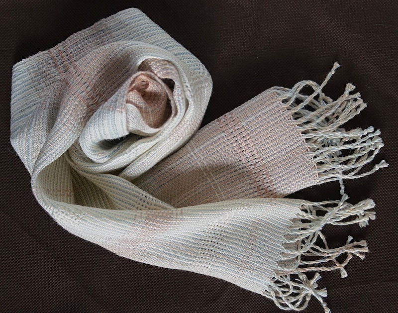 植物染めのマフラー