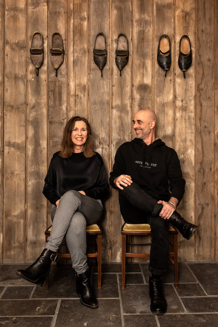 The Meetinn is een concept van Arrad Eschel and Monique Dontje. De twee vrienden verbouwden een vervallen boerderij geheel naar eigen visie: een retraite op het platteland verrijkt met de meest up- to-date duurzame technologie.