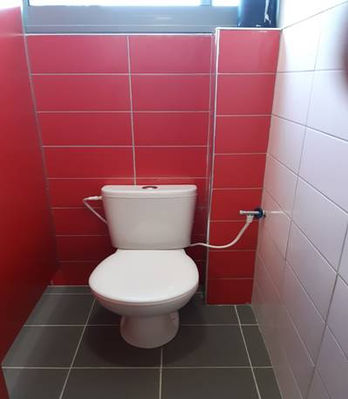 אריחים נוגדי החלקה לחדרים רטובים