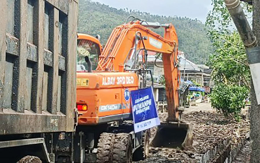 CLEARING OPS. This road in Polangui, Albay is cleared of mud and debris after super typhoon pummeled the province with heavy rainfall and strong winds over the weekend. Polangui recorded zero casualties when Super Typhoon Uwan (Fung-wong) hit the Bicol Region with heavy rainfall and fierce winds over the weekend. (Photo courtesy of Mayor Salceda Facebook page)