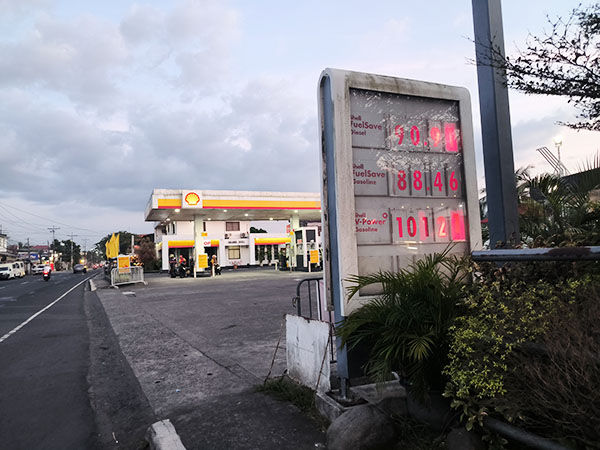 Produkto nin petrolio naghuros si presyo kan nakaaging semana alagad liwat naman nagpatong nin presyo. (BMail)