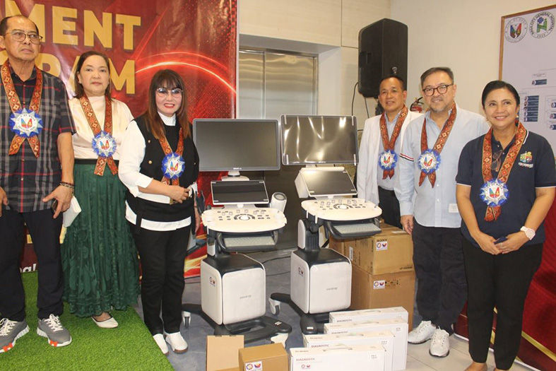 PCSO General Manager Melquiades Robles (2nd from right), PCSO Board Member Imelda Papin (3rd from left), Naga City General Hospital Chief Dr. Joseph Sanchez, (3rd from right) Naga City Mayor Leni Robredo (1st from right), and other officials pose with P25.1 million worth of medical equipment donated by the Philippine Charity Sweepstakes Office (PCSO) to Naga City General Hospital. The donation aims to support the hospital in providing improved healthcare services to patients. (Photo: NFrilles/ PIA 5-Camarines Sur)