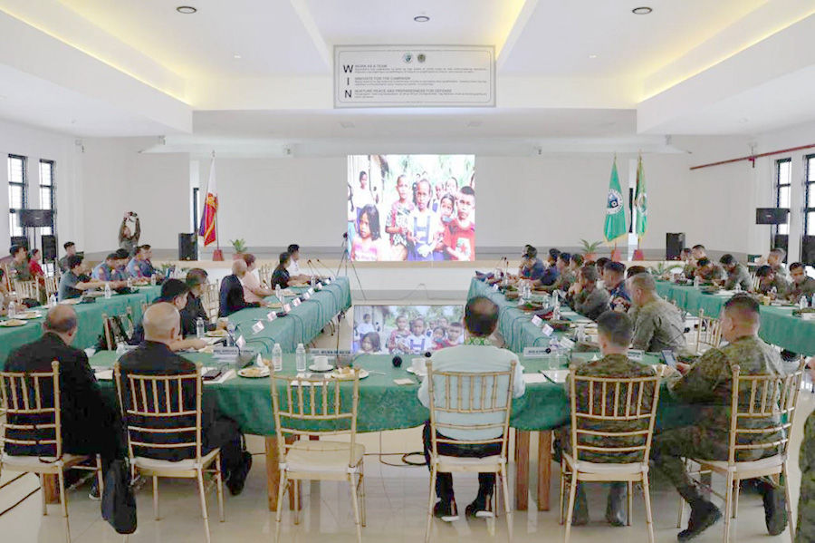 Presidential Peace Adviser Carlito Galvez Jr. visited the 9th Infantry Division headquarters in Pili, Camarines Sur. He discussed OPAPRU’s ongoing projects in the Bicol Region, including updates on Local Peace Engagement efforts and the Road Transformation Program. (Credits: DPAO/9ID PA)