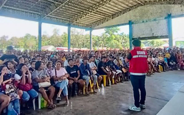 AID DISTRIBUTION. A personnel of the Department of Social Welfare and Development in Bicol (DSWD-5) talks to the beneficiaries of government assistance during a distribution activity in Tinambac, Camarines Sur on Sunday (Jan. 19, 2025). DSWD-5 distributed over PHP10 million worth of assistance to Bicol provinces. (Photo courtesy of DSWD-5)