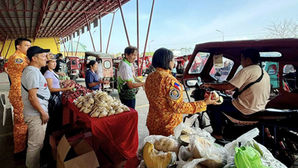 Community pantry provides relief to tricycle drivers in Sorsogon