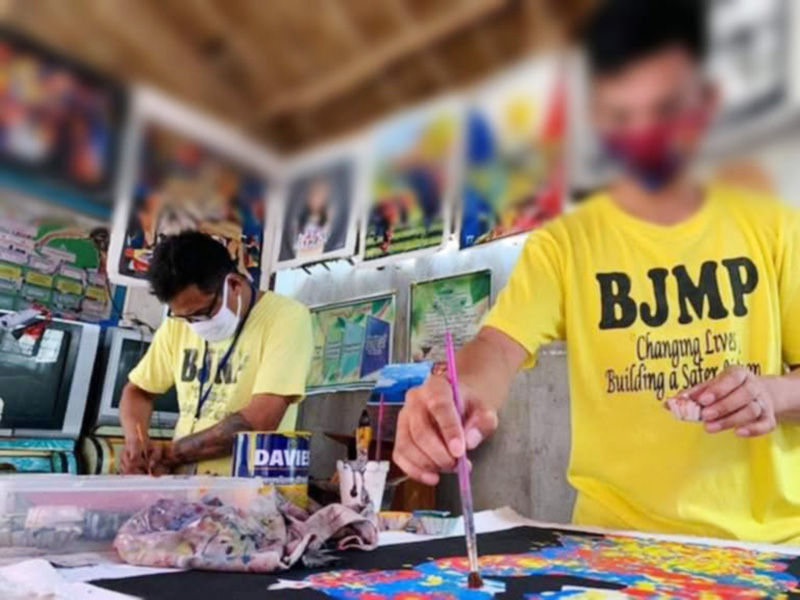 Mga talentadong visual artists sa BJMP, Camarines Sur. (Photo Mac Allison Calleja)