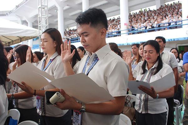 A moment of pride and commitment: Newly promoted and reclassified teachers of Camarines Sur solemnly take their pledge during a mass oath-taking ceremony at the Camarines Freedom Sports Complex in Pili on August 7, 2026. (NFrilles/PIA 5/CamSur)