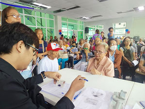 Bicol gives cash gifts to senior citizens on NCSC founding day
