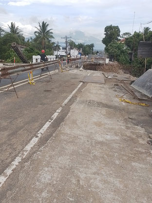 Road widening padagos sa Partido area