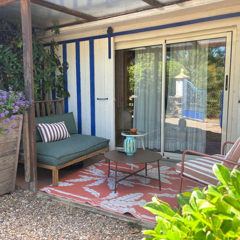 Private entrance of the garage guesthouse