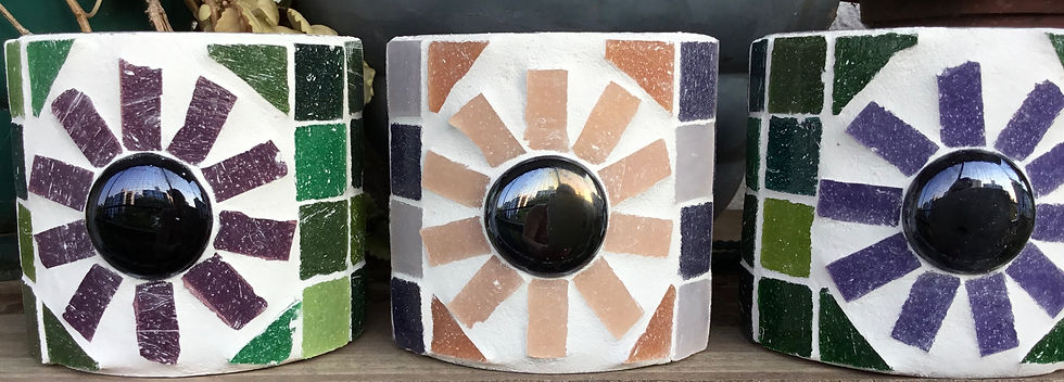 Miniatura: Macetas en mosaiquismo