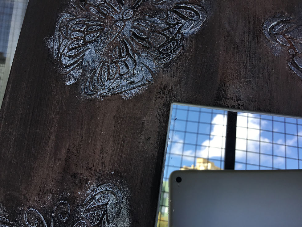 Miniatura: Espejo con relieve