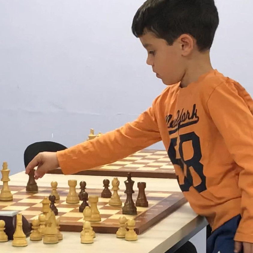 משחק סימולטני און ליין נגד נועם ששון אלוף ישראל עד גיל 6