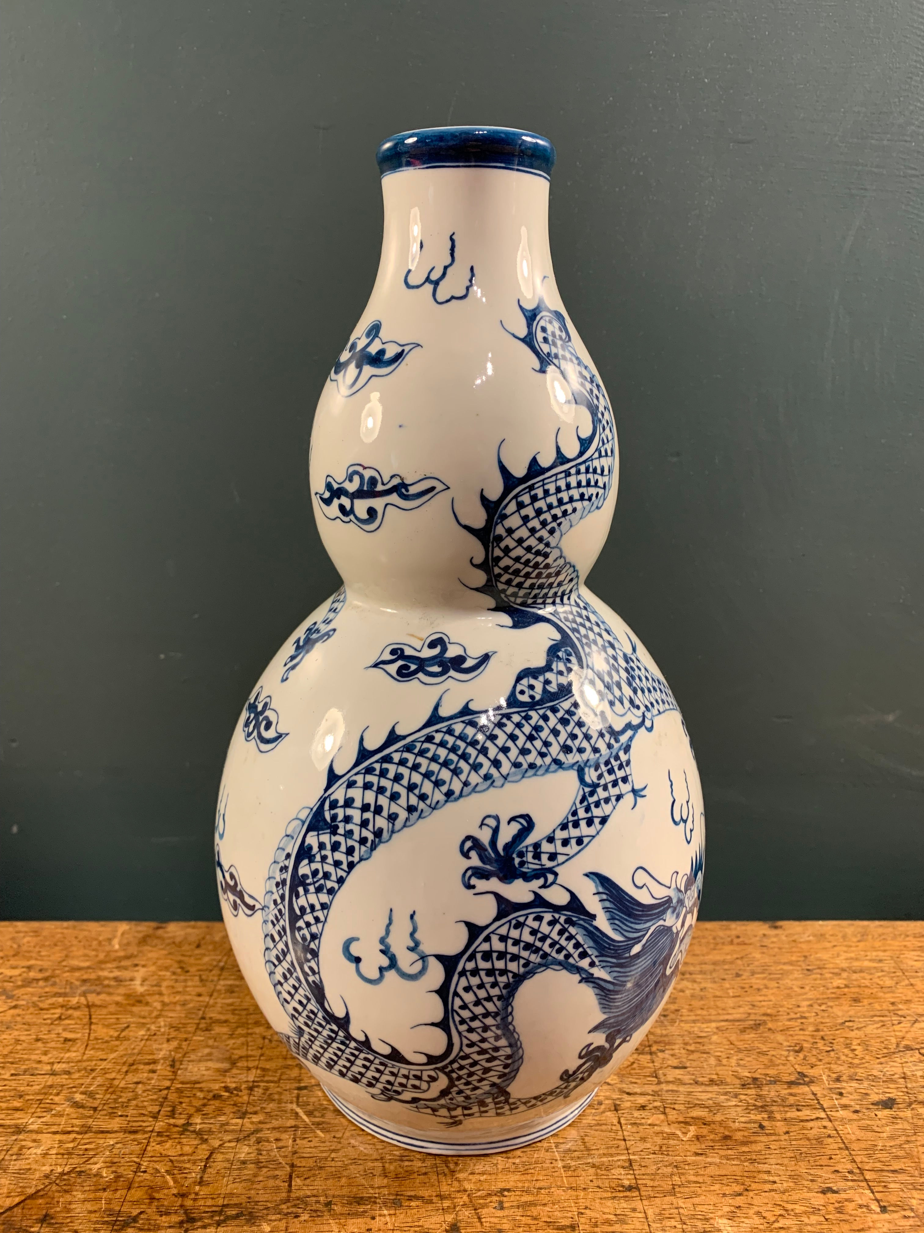 Blue and white Chinese dragon vase