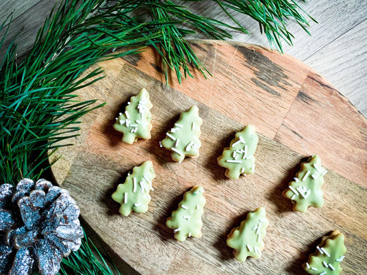 Pudinkové matcha stromečky s kešu krémem a bílou čokoládou