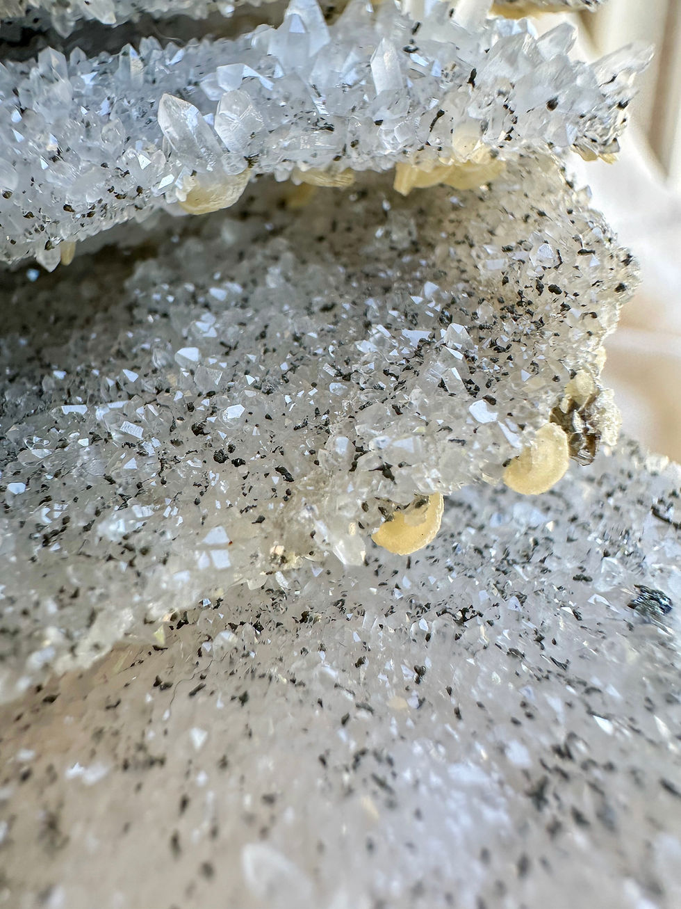 Miniatura: Quartzo com Siderite - Guardião Luso - Mineral de Coleção