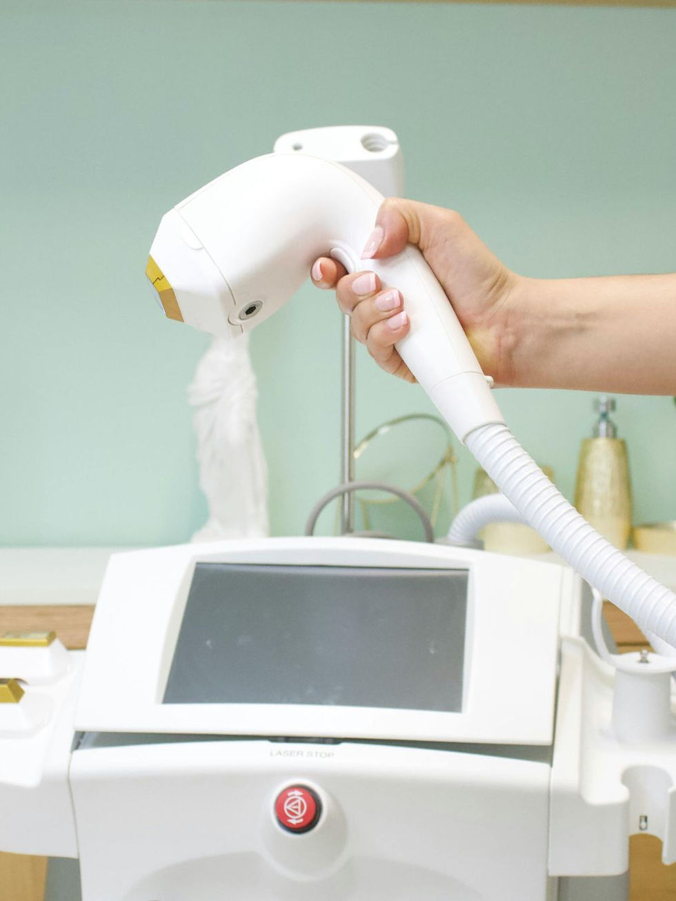 Dispositivo láser blanco en clínica médica, con Rebaje parcial