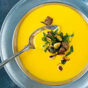 A bowl of soup, a perfect example of warming foods for anxiety Ayurveda recommends.