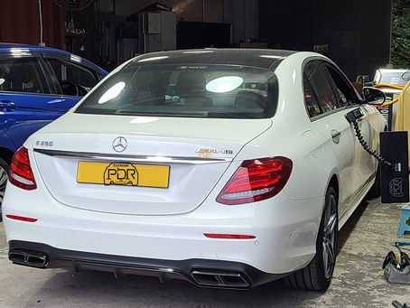 BENZ E250 車門及後沙板 免噴油 凹痕維修 凹痕修復 凹痕還原 車身凹痕 車身維修 汽車凹痕 開門L PDR DENT 凹 汽車 原裝油